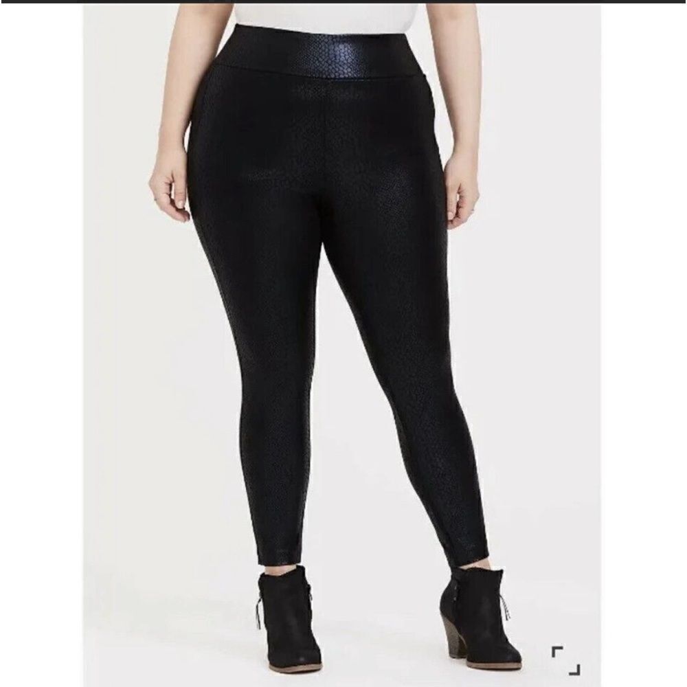 NEW WITHOUT TAGS TORRID PIXIE BLACK SNAKE PRINT PULLON STRETCH TROUSERS SIZE 2X